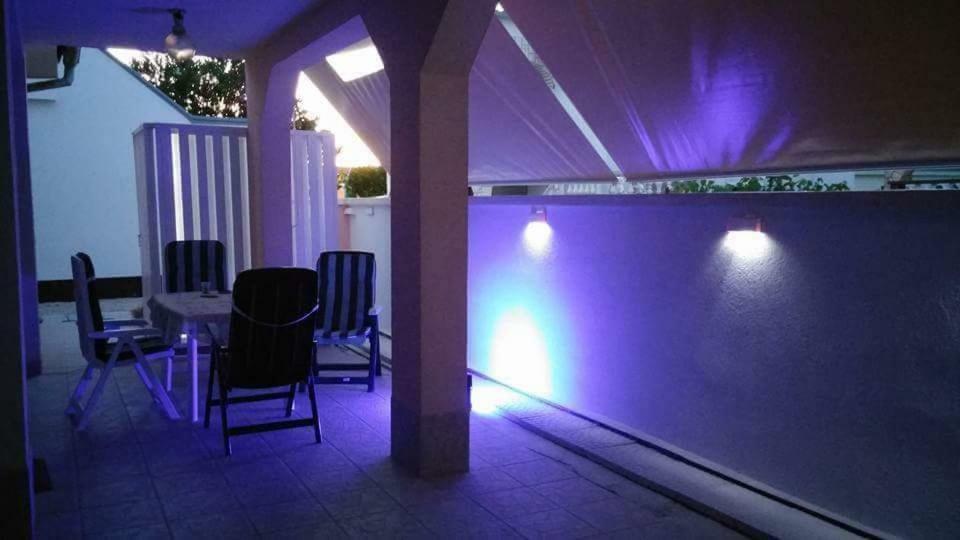 Gizmo Villa Vir Exterior photo
