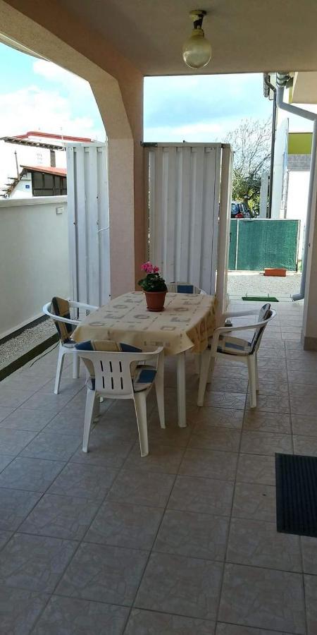 Gizmo Villa Vir Exterior photo